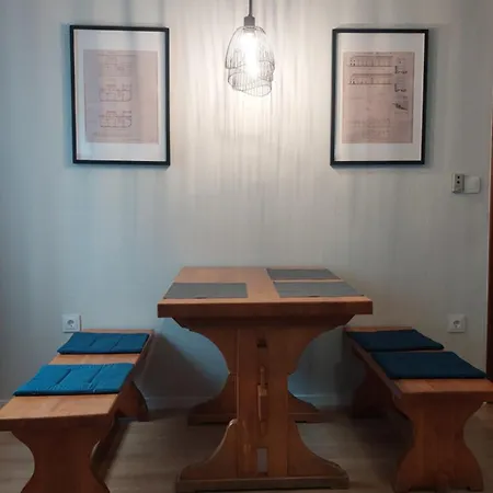 Eckhaus Apartman *