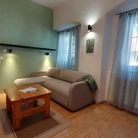 Eckhaus Apartment
